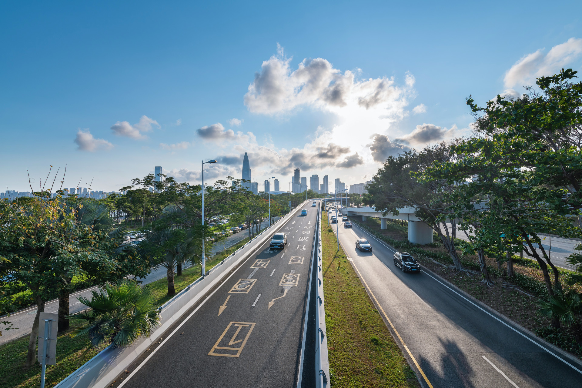 2021深圳龙华福龙路和人民路某路段施工封闭