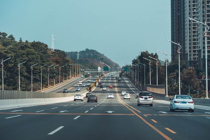 开车怎样保持安全车距