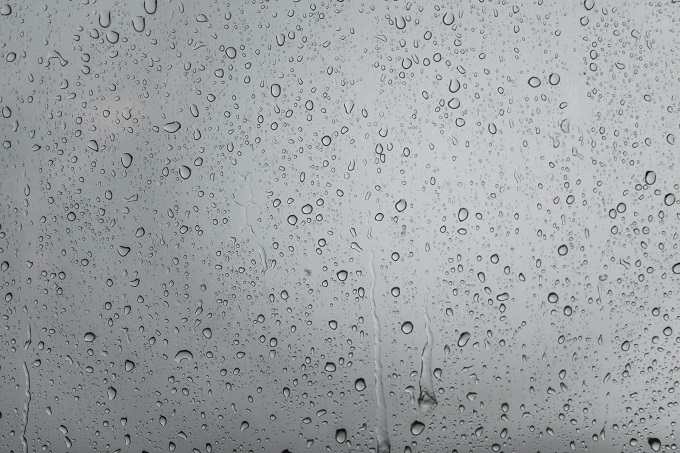 雨天车窗玻璃看不清怎么办
