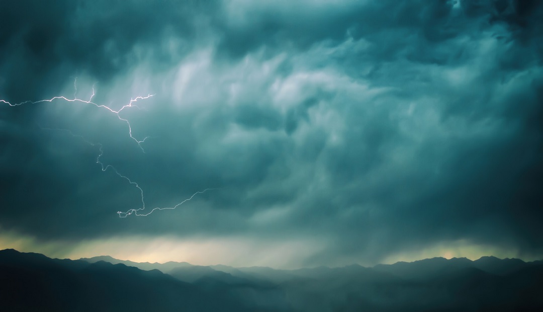 10月13日10点深圳分区暴雨红色预警降为橙色