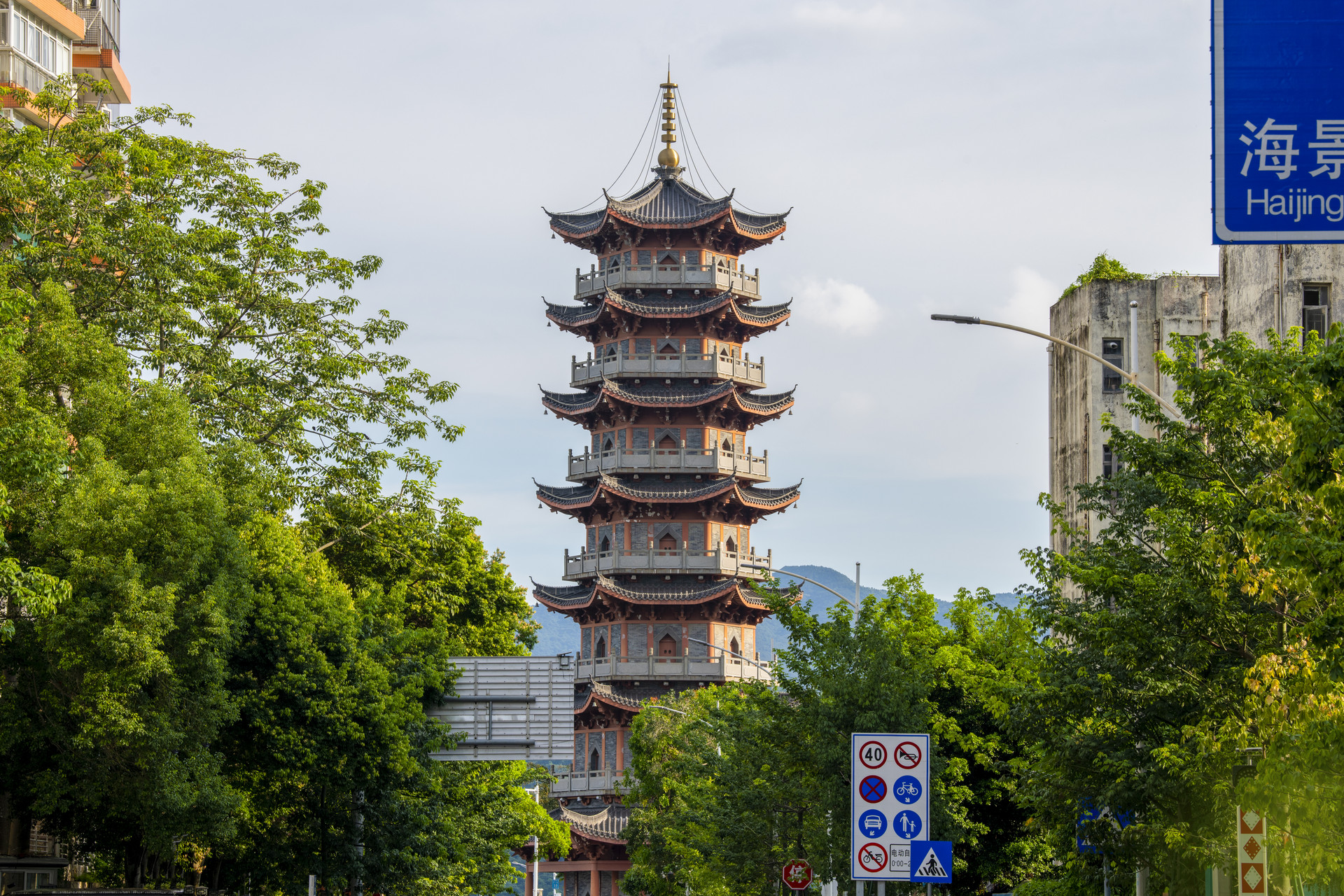 深圳中英街6月23日起暂停对游客开放